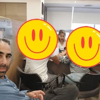 פגישת חתימה עם משפחת פנחסיאן בסניף הבנק